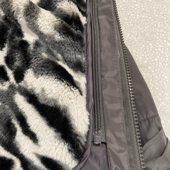 Betsy Johnson women’s hooded coat. Size M - Picture 10 of 15